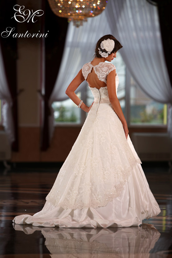 Suknie ślubne Emmi Mariage 2009 - zdjęcie