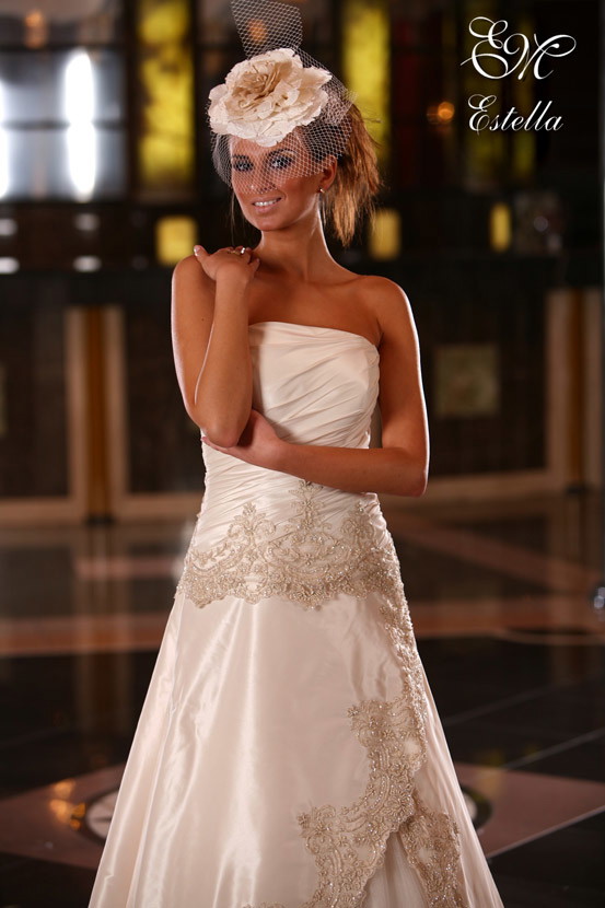 Suknie ślubne Emmi Mariage 2009 - zdjęcie