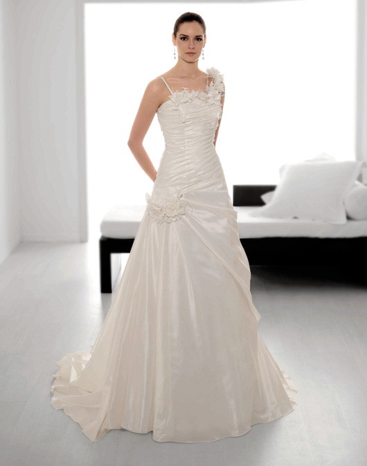 Fara Sposa - suknie ślubne na wiosnę i lato 2010 - zdjęcie