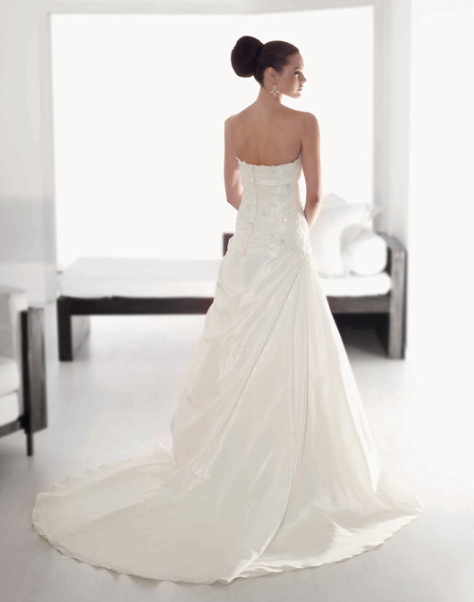 Fara Sposa - suknie ślubne na wiosnę i lato 2010 - zdjęcie