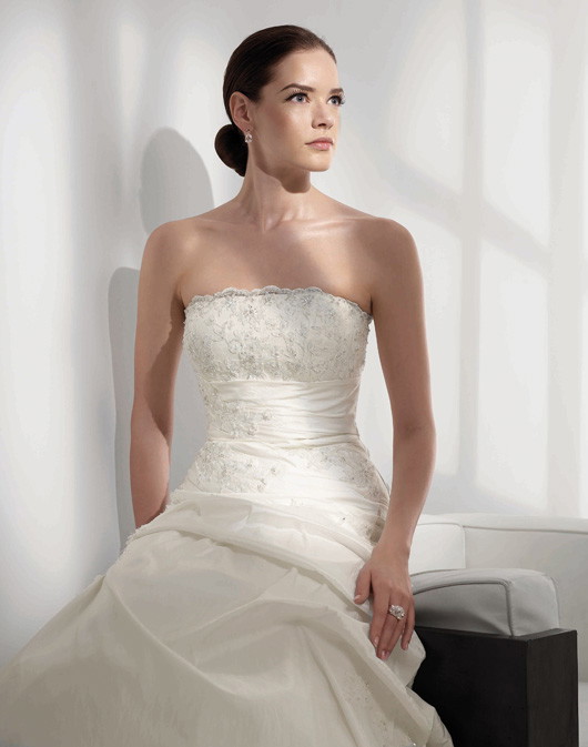 Fara Sposa - suknie ślubne na wiosnę i lato 2010 - zdjęcie