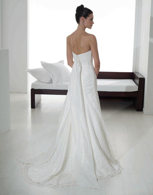 Fara Sposa - suknie ślubne na wiosnę i lato 2010 - zdjęcie