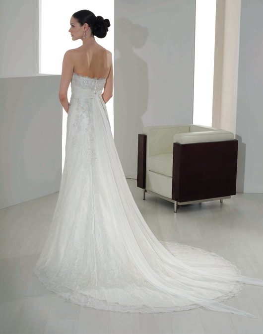 Fara Sposa - suknie ślubne na wiosnę i lato 2010 - zdjęcie