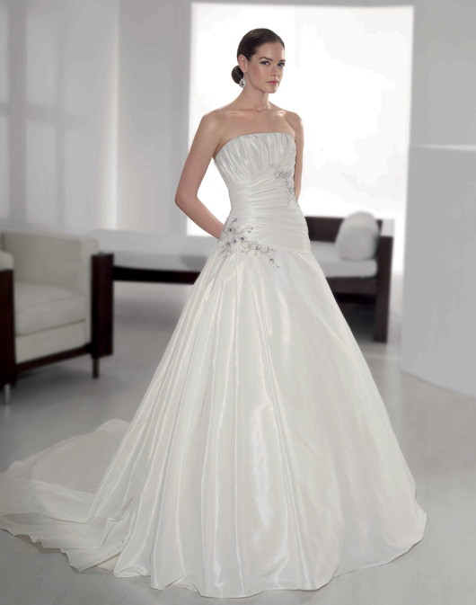 Fara Sposa - suknie ślubne na wiosnę i lato 2010 - zdjęcie