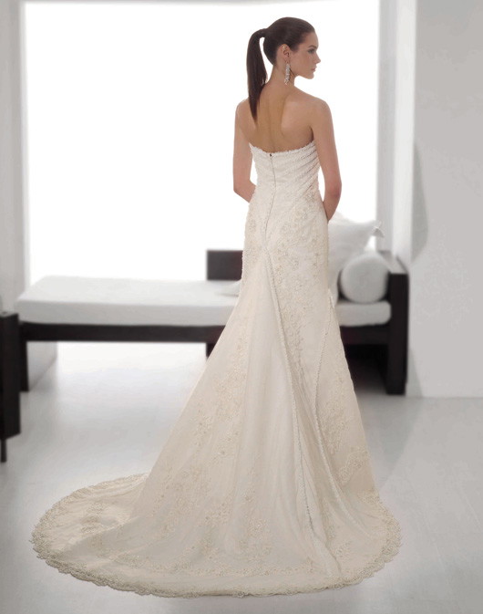 Fara Sposa - suknie ślubne na wiosnę i lato 2010 - zdjęcie