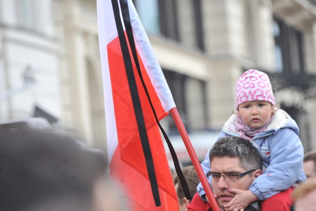 Warszawiacy pod Pałacem Prezydenckim - zdjęcie