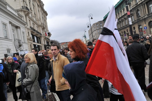 Warszawiacy pod Pałacem Prezydenckim - zdjęcie
