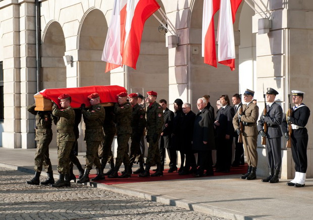 Ceremonia pogrzebowa pary prezydenckiej - zdjęcie