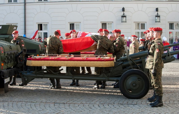 Ceremonia pogrzebowa pary prezydenckiej - zdjęcie