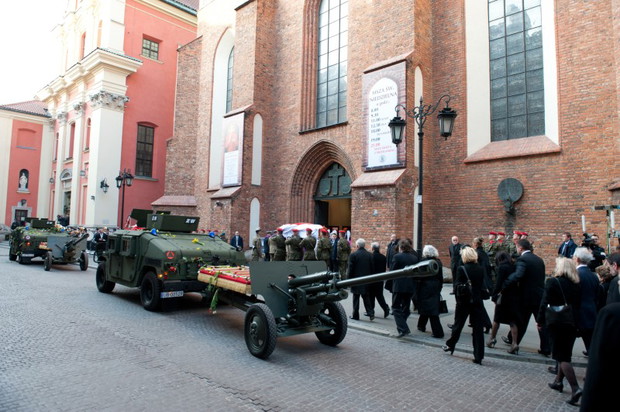 Ceremonia pogrzebowa pary prezydenckiej - zdjęcie