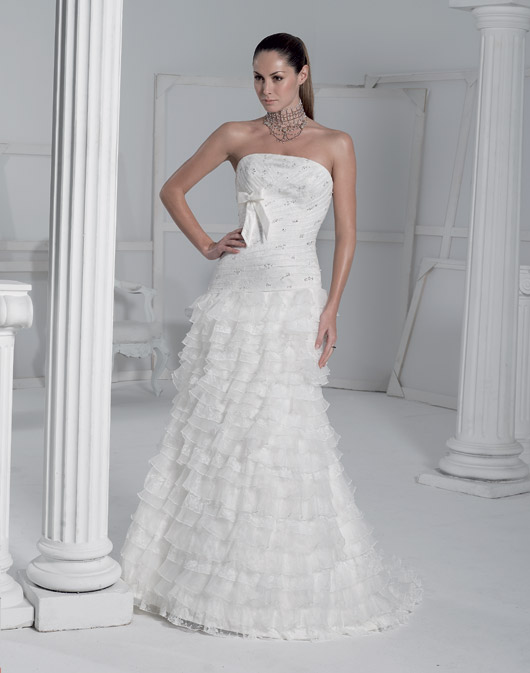 Kolekcja sukien ślubnych Fara Sposa 2009 - zdjęcie