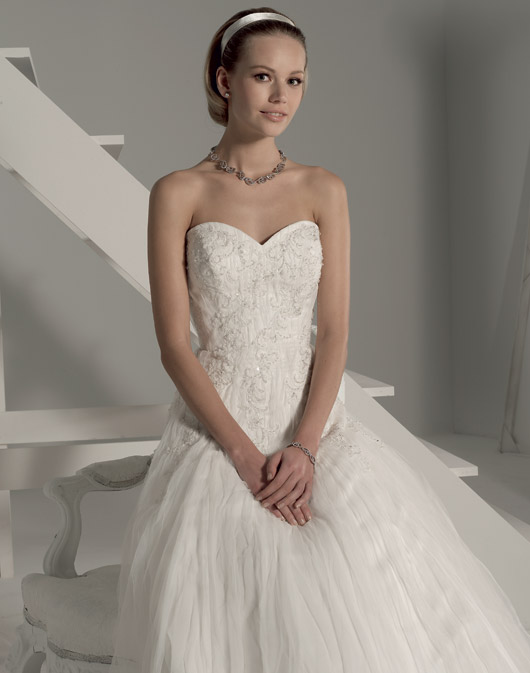 Kolekcja sukien ślubnych Fara Sposa 2009 - zdjęcie
