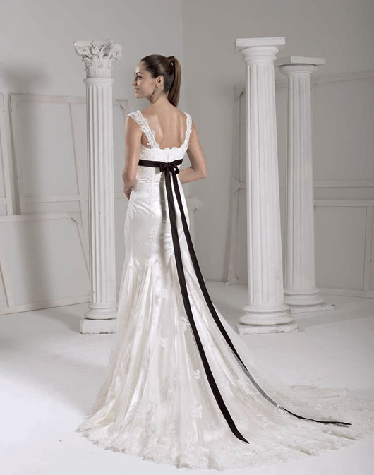 Kolekcja sukien ślubnych Fara Sposa 2009 - zdjęcie