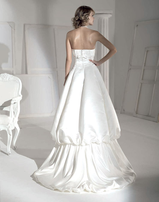 Kolekcja sukien ślubnych Fara Sposa 2009 - zdjęcie