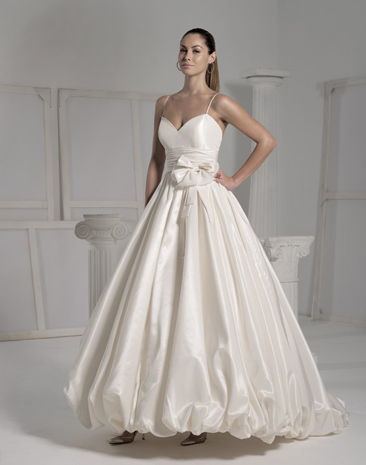 Kolekcja sukien ślubnych Fara Sposa 2009 - zdjęcie