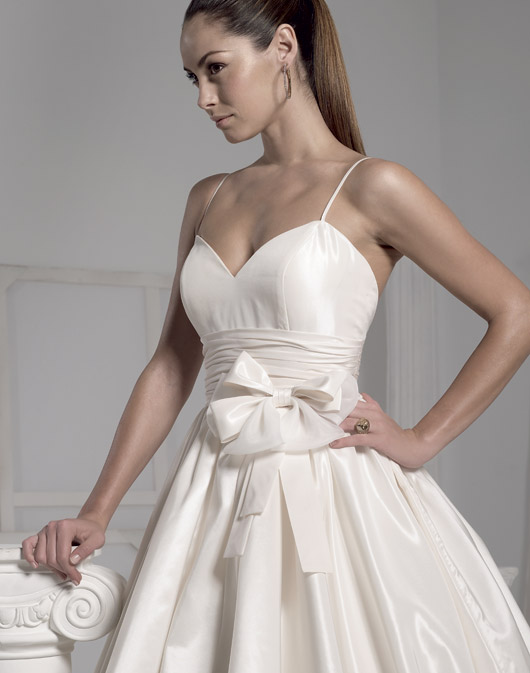 Kolekcja sukien ślubnych Fara Sposa 2009 - zdjęcie