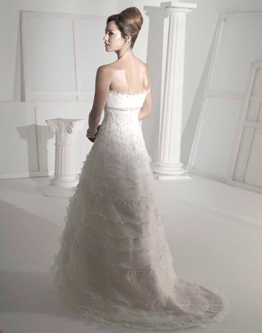 Kolekcja sukien ślubnych Fara Sposa 2009 - zdjęcie
