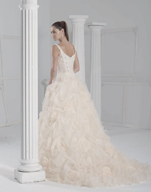 Kolekcja sukien ślubnych Fara Sposa 2009 - zdjęcie