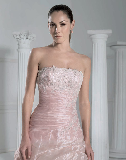 Kolekcja sukien ślubnych Fara Sposa 2009 - zdjęcie