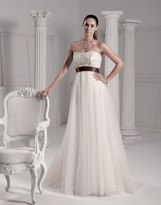 Kolekcja sukien ślubnych Fara Sposa 2009 - zdjęcie