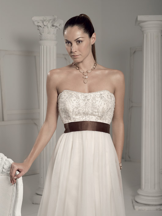 Kolekcja sukien ślubnych Fara Sposa 2009 - zdjęcie