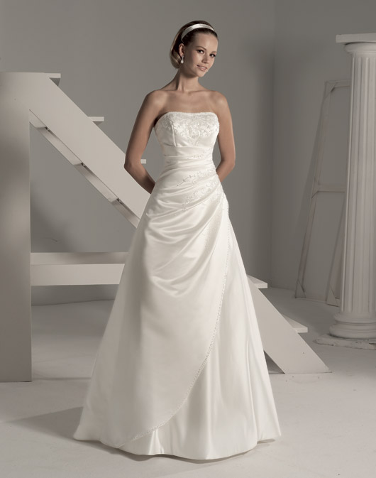 Suknie ślubne Fara Sposa 2009 - zdjęcie