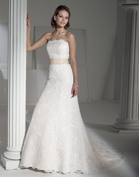 Suknie ślubne Fara Sposa 2009 - zdjęcie