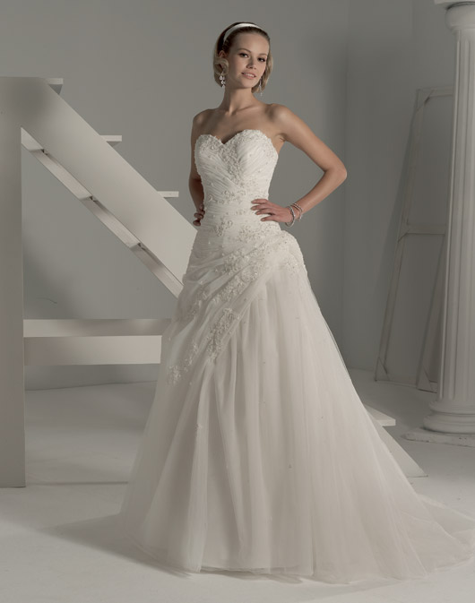 Suknie ślubne Fara Sposa 2009 - zdjęcie