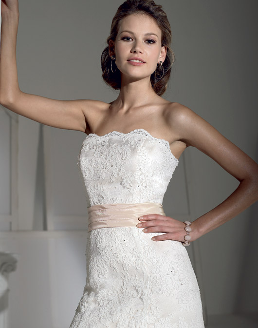 Suknie ślubne Fara Sposa 2009 - zdjęcie