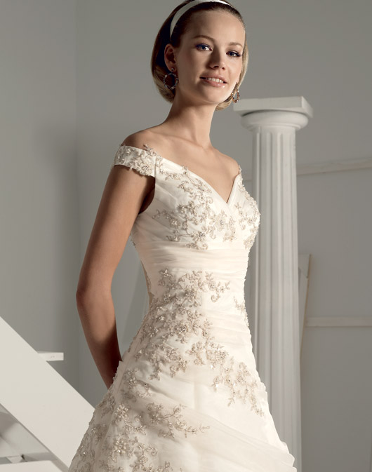 Suknie ślubne Fara Sposa 2009 - zdjęcie