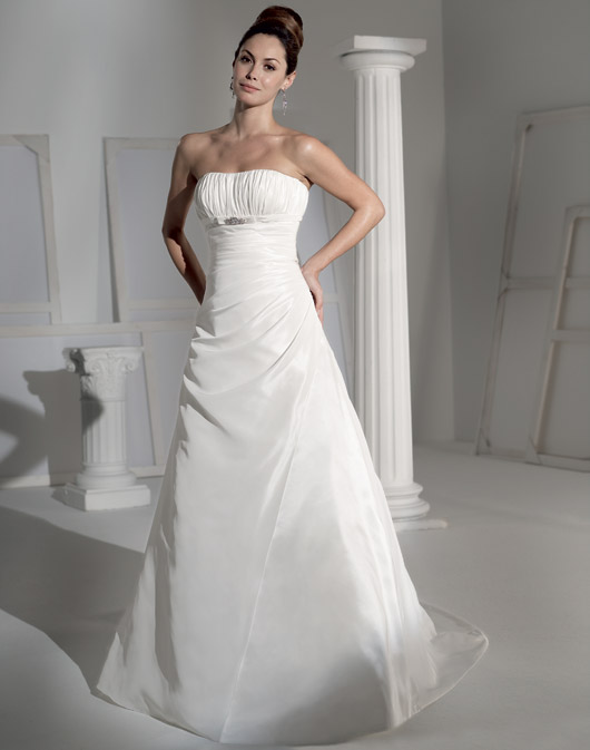 Suknie ślubne Fara Sposa 2009 - zdjęcie