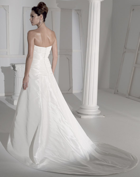Suknie ślubne Fara Sposa 2009 - zdjęcie