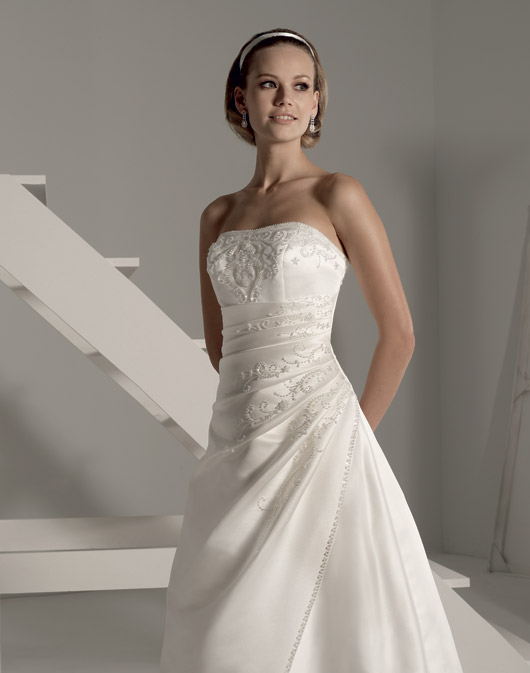 Suknie ślubne Fara Sposa 2009 - zdjęcie