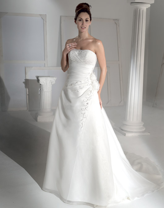 Suknie ślubne Fara Sposa 2009 - zdjęcie