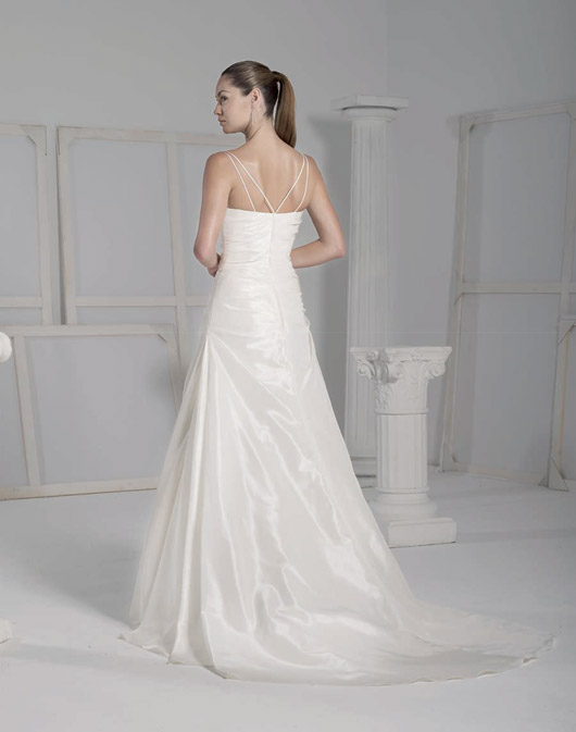 Suknie ślubne Fara Sposa 2009 - zdjęcie