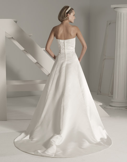 Suknie ślubne Fara Sposa 2009 - zdjęcie