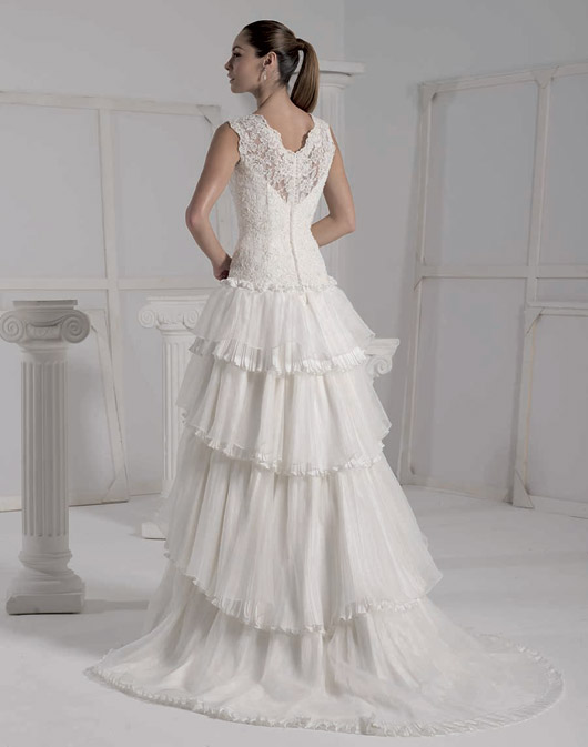 Suknie ślubne Fara Sposa 2009 - zdjęcie