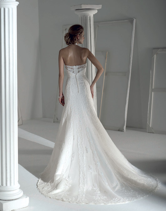 Suknie ślubne Fara Sposa 2009 - zdjęcie