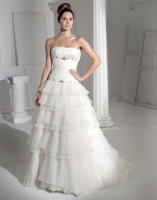 Suknie ślubne Fara Sposa 2009 - zdjęcie