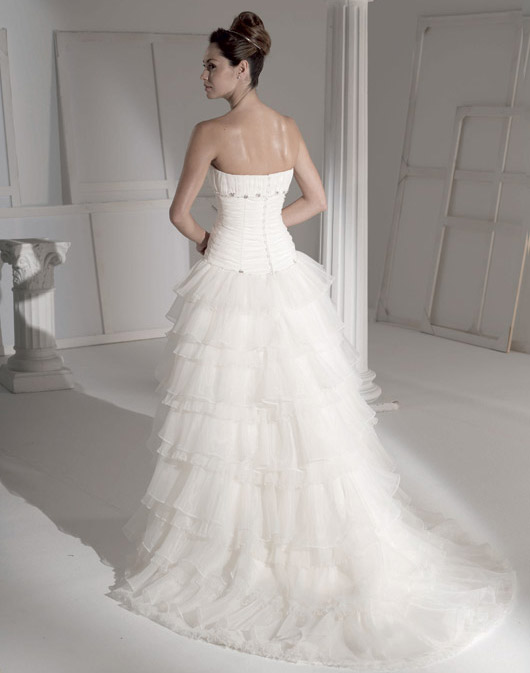 Suknie ślubne Fara Sposa 2009 - zdjęcie