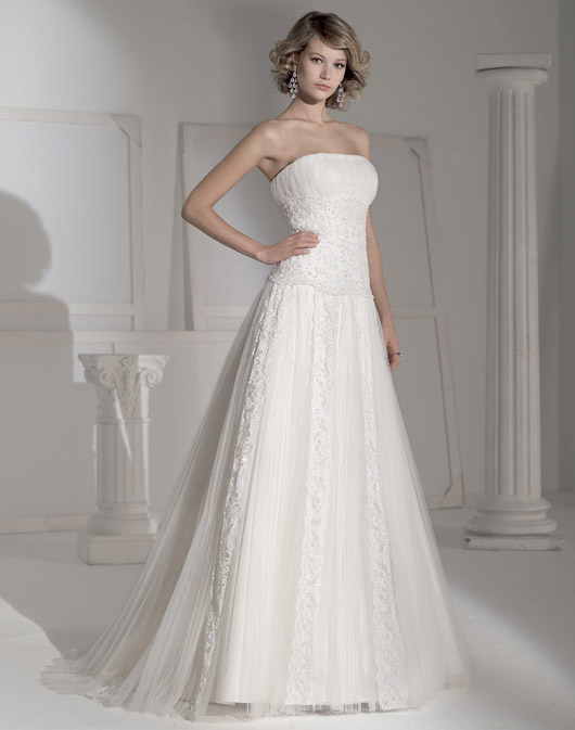 Suknie ślubne Fara Sposa 2009 - zdjęcie
