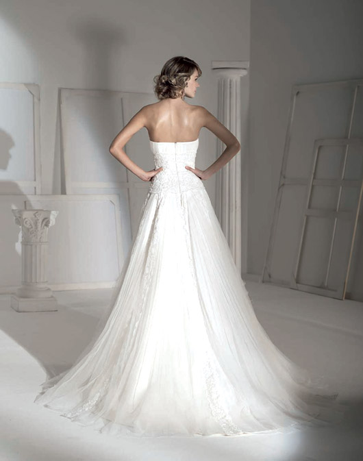 Suknie ślubne Fara Sposa 2009 - zdjęcie