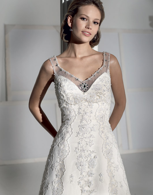 Suknie ślubne Fara Sposa 2009 - zdjęcie