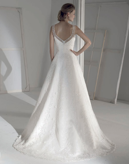 Suknie ślubne Fara Sposa 2009 - zdjęcie