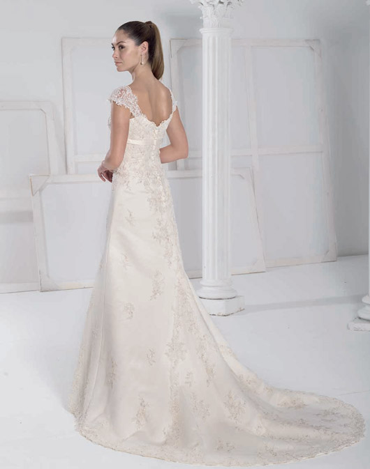 Suknie ślubne Fara Sposa 2009 - zdjęcie