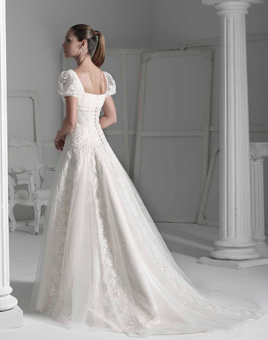 Suknie ślubne Fara Sposa 2009 - zdjęcie