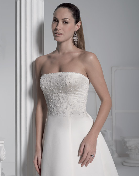 Suknie ślubne Fara Sposa 2009 - zdjęcie