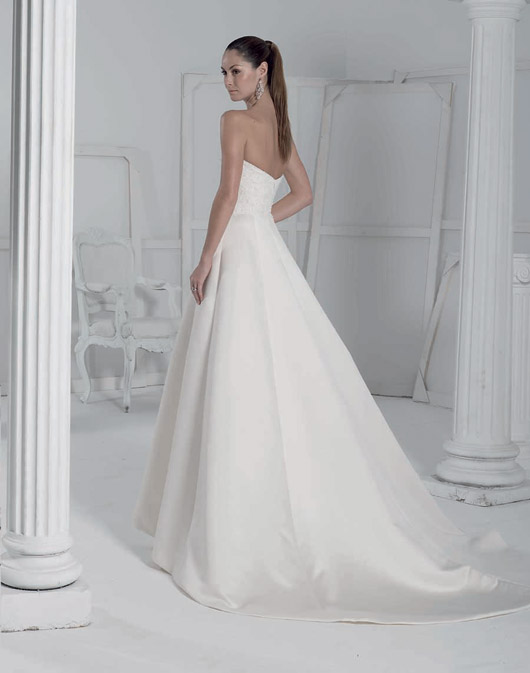 Suknie ślubne Fara Sposa 2009 - zdjęcie