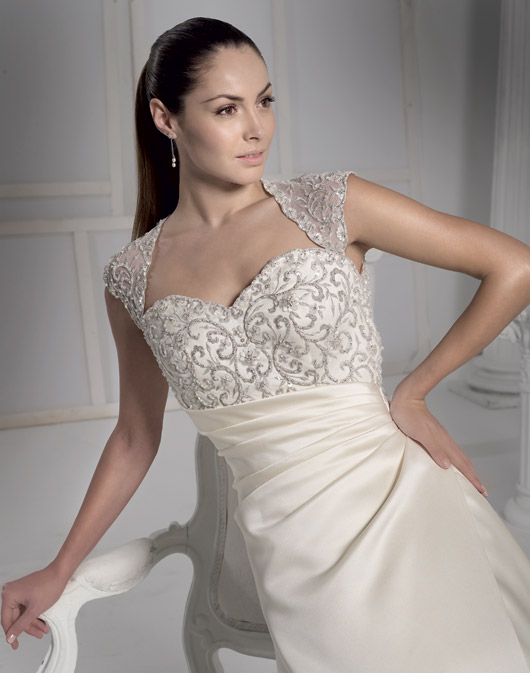 Suknie ślubne Fara Sposa 2009 - zdjęcie
