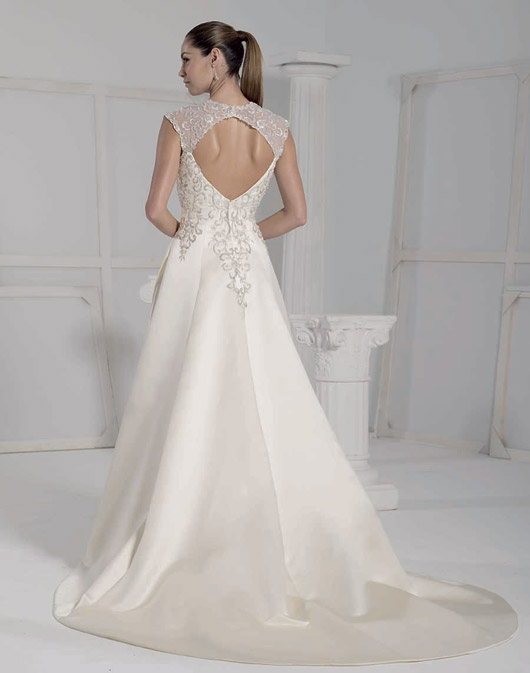 Suknie ślubne Fara Sposa 2009 - zdjęcie